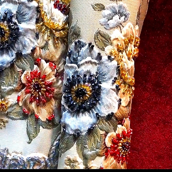 ❤️RESERVED. NWT Stunning Jacket with 3D Hand saw Flowers  Beads. X - Picture 9 of 16